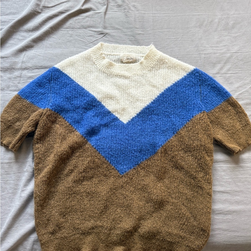 The Korner short sleeve sweater